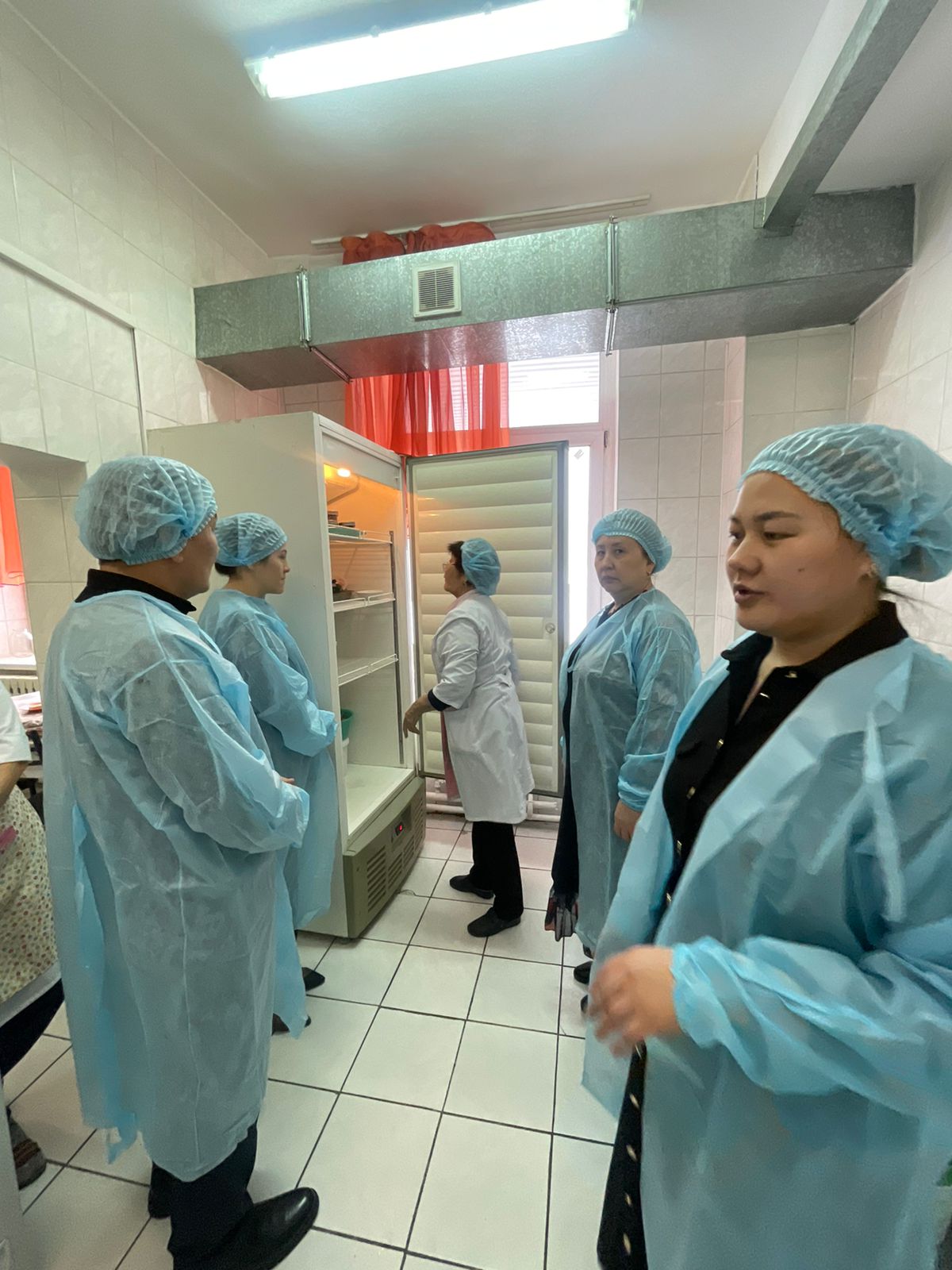 Мектептің тамақтану сапасына мониторинг жүргізу комиссиясының бақылауы